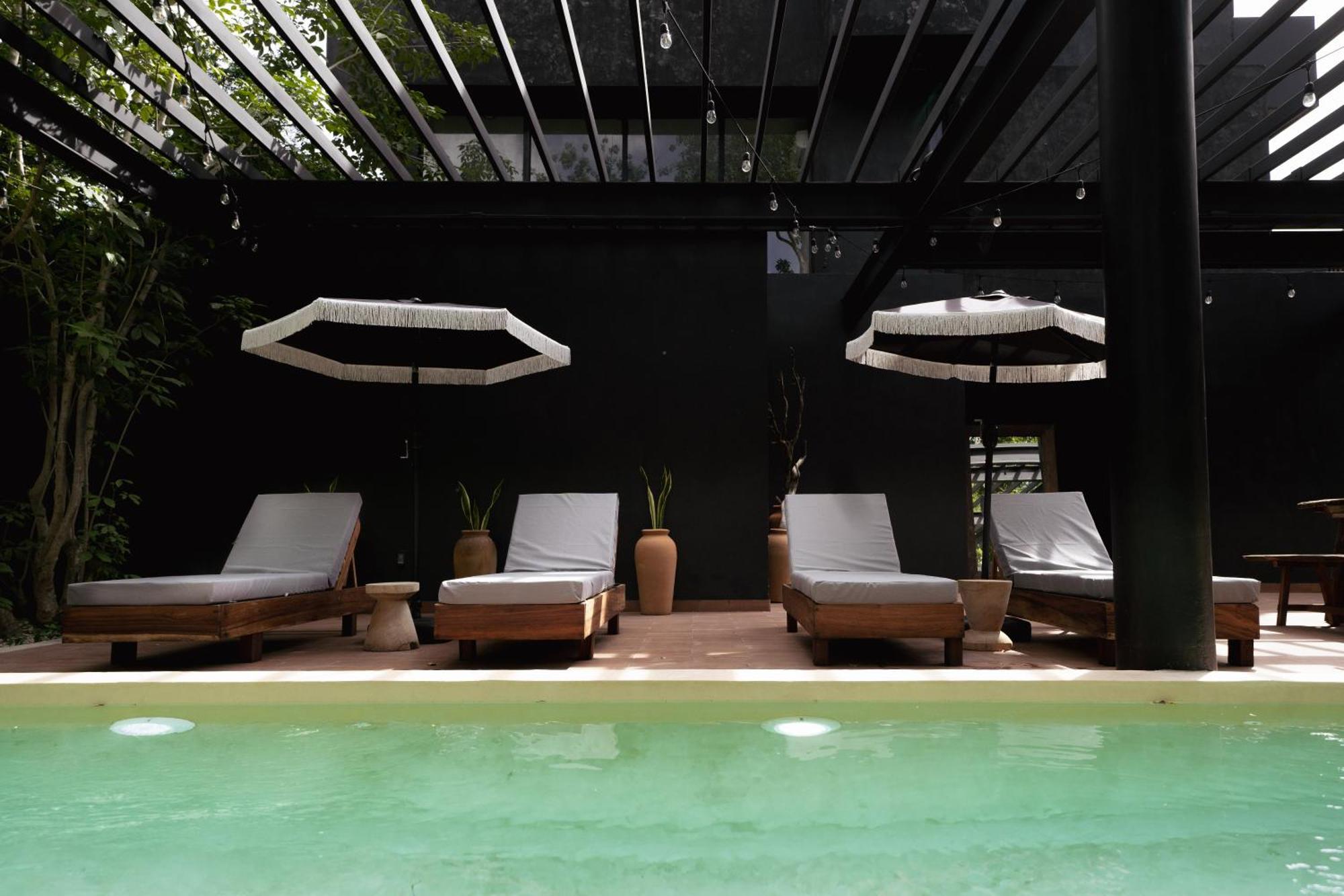 Design Luxury Duo Villas, 24 Pax, 5 Pools & 2 Rooftops, Bbq, Near Villa *