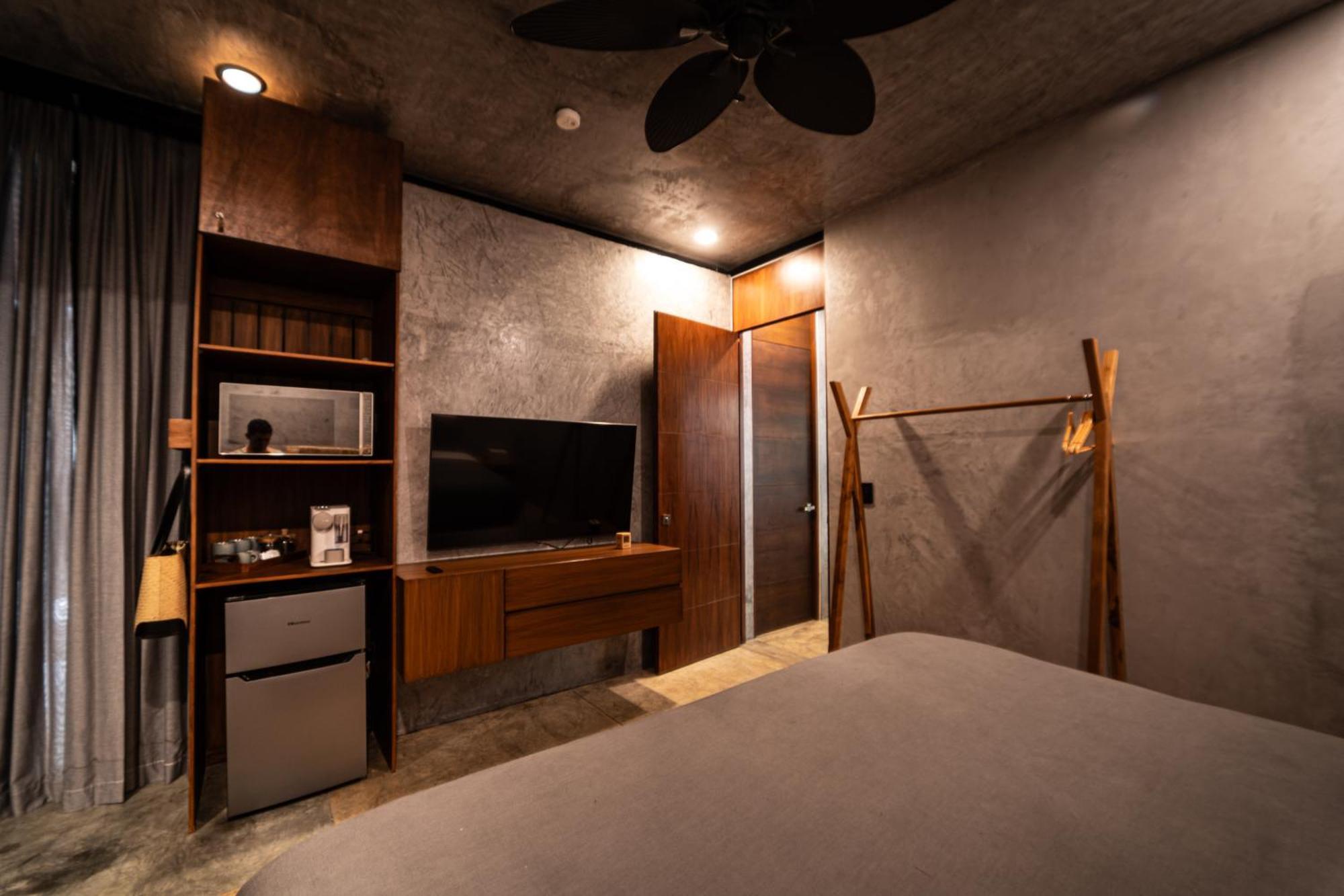 Design Luxury Duo Villas, 24 Pax, 5 Pools & 2 Rooftops, Bbq, Near *