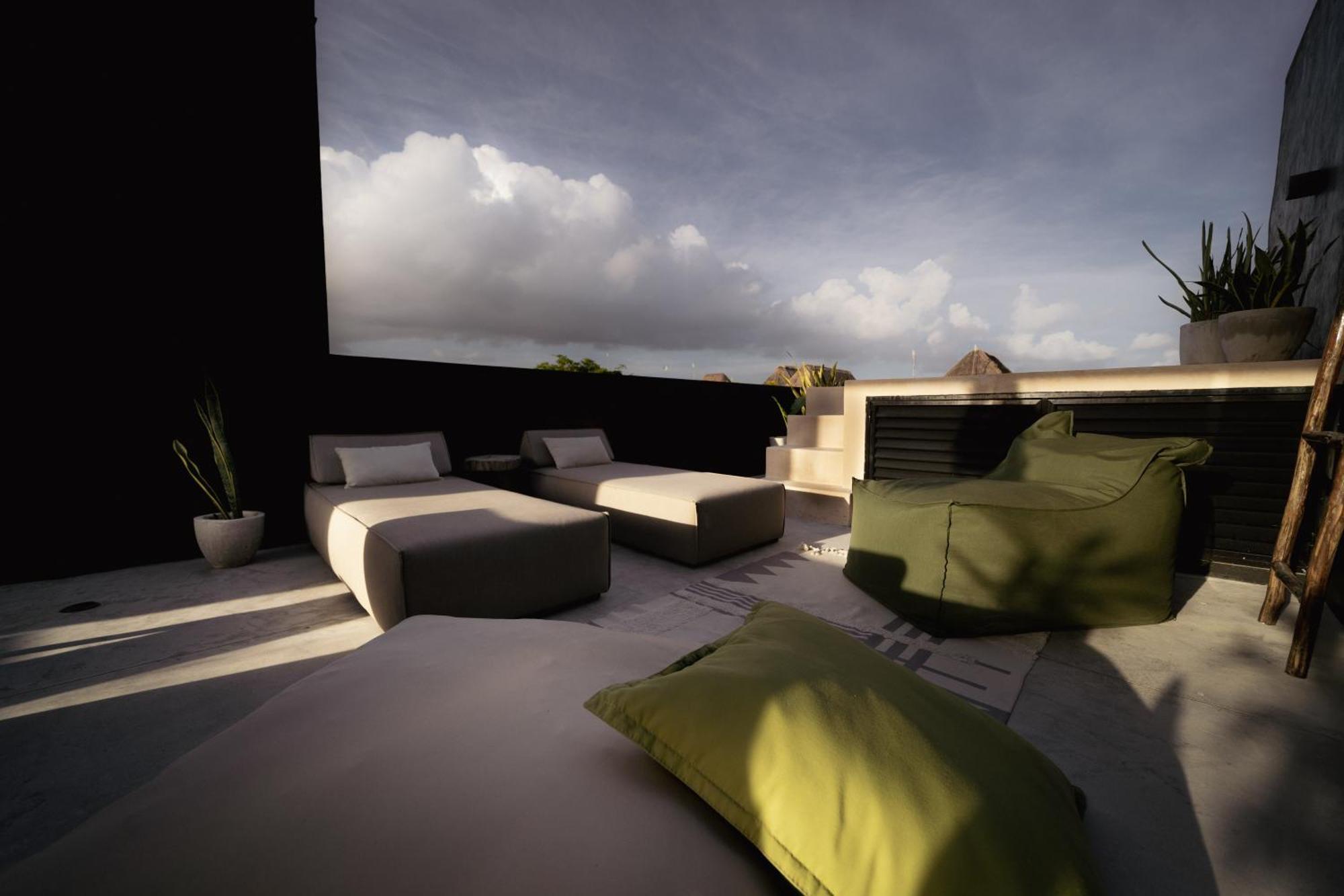 Villa Design Luxury Duo Villas, 24 Pax, 5 Pools & 2 Rooftops, Bbq, Near