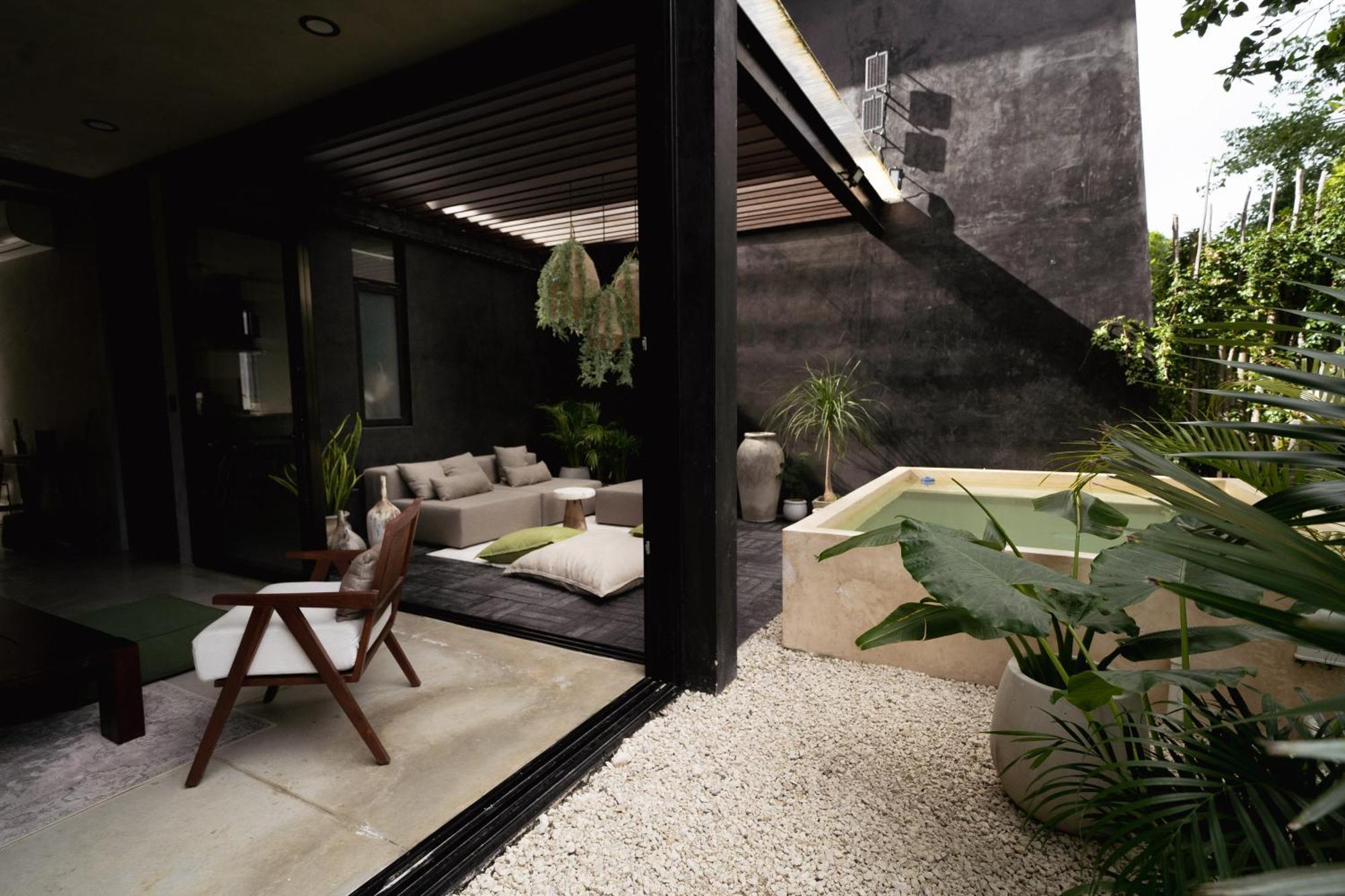 Villa Design Luxury Duo Villas, 24 Pax, 5 Pools & 2 Rooftops, Bbq, Near *
