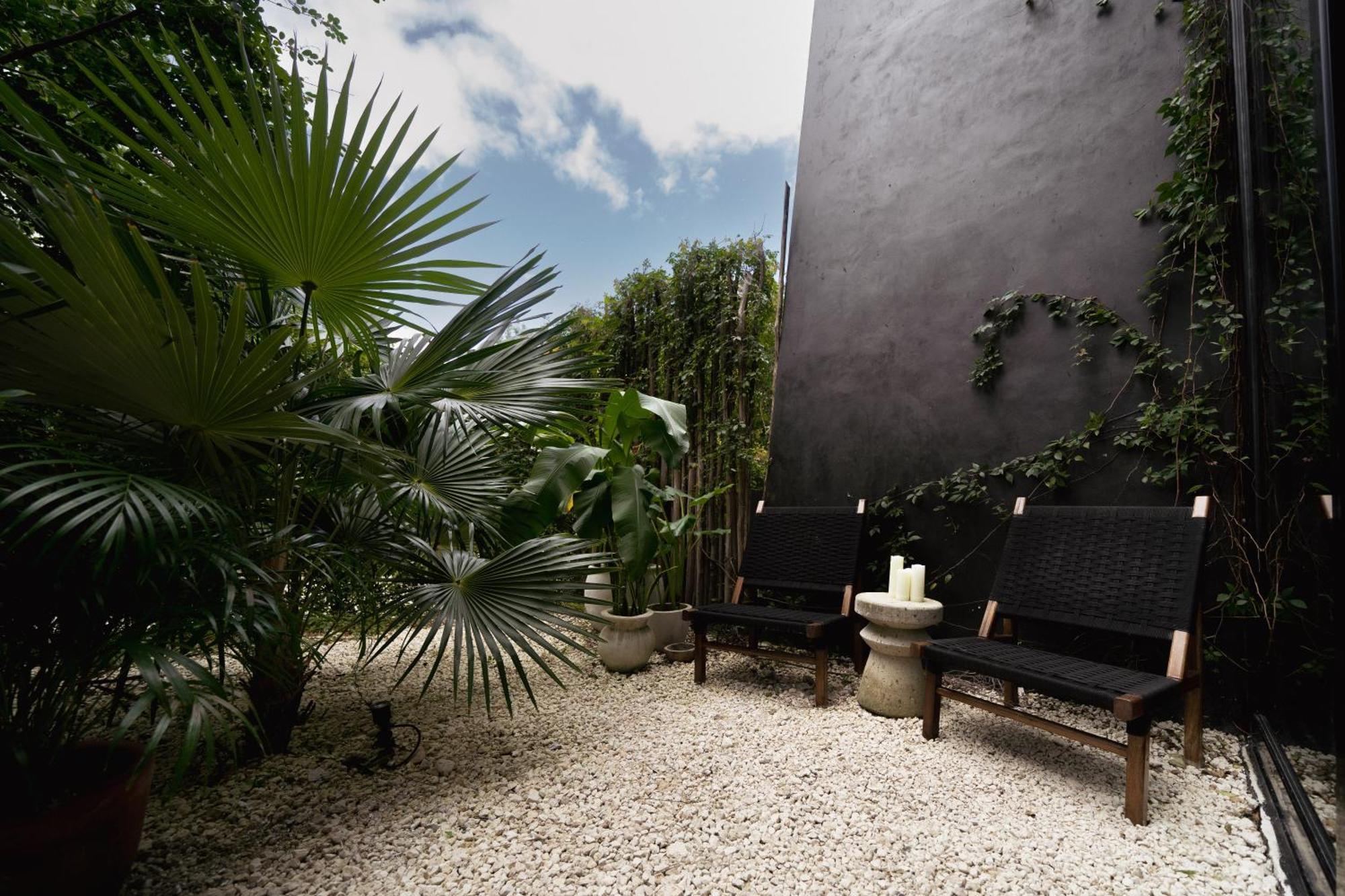 Villa Design Luxury Duo Villas, 24 Pax, 5 Pools & 2 Rooftops, Bbq, Near *