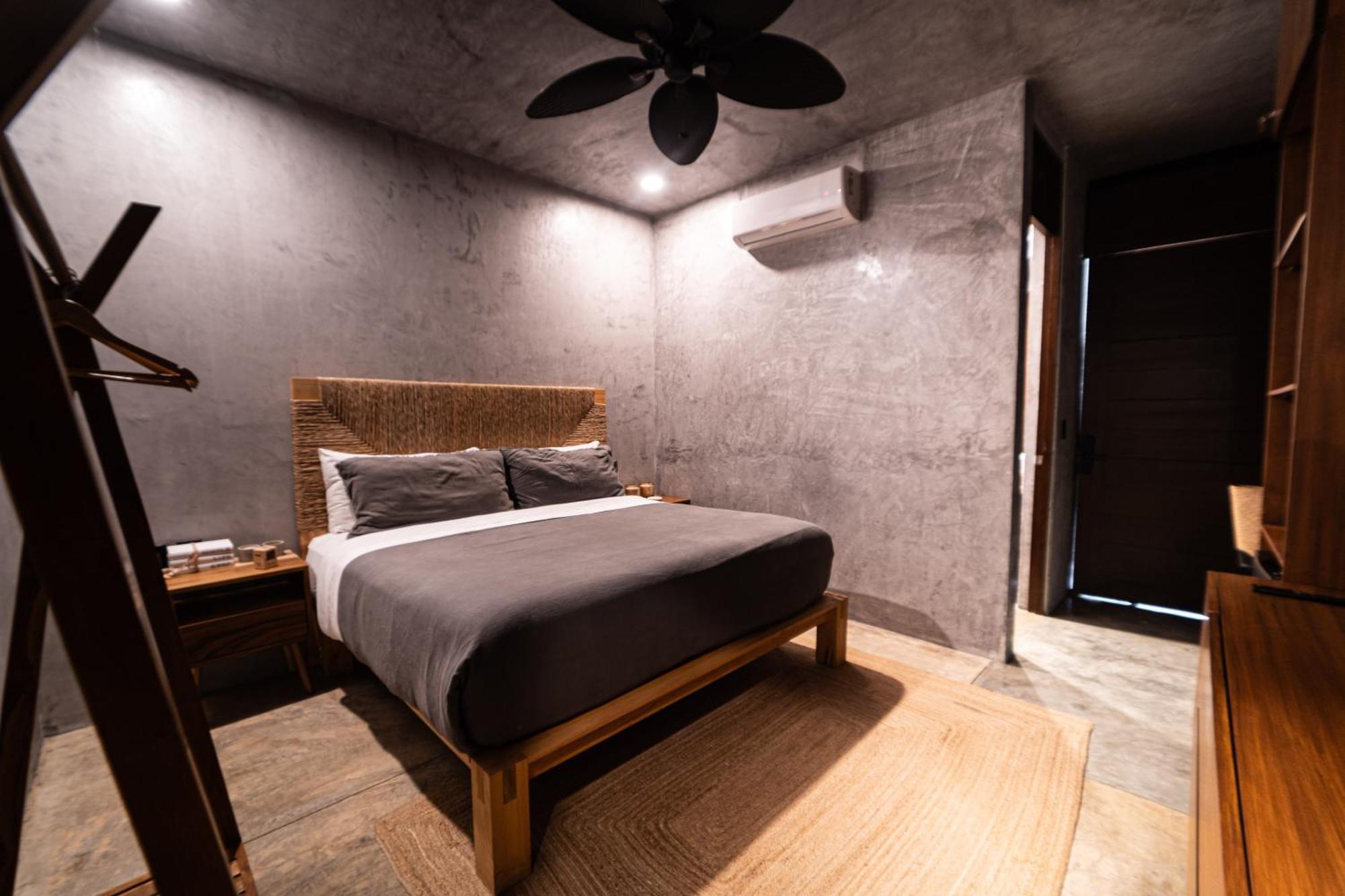 Design Luxury Duo Villas, 24 Pax, 5 Pools & 2 Rooftops, Bbq, Near Villa
