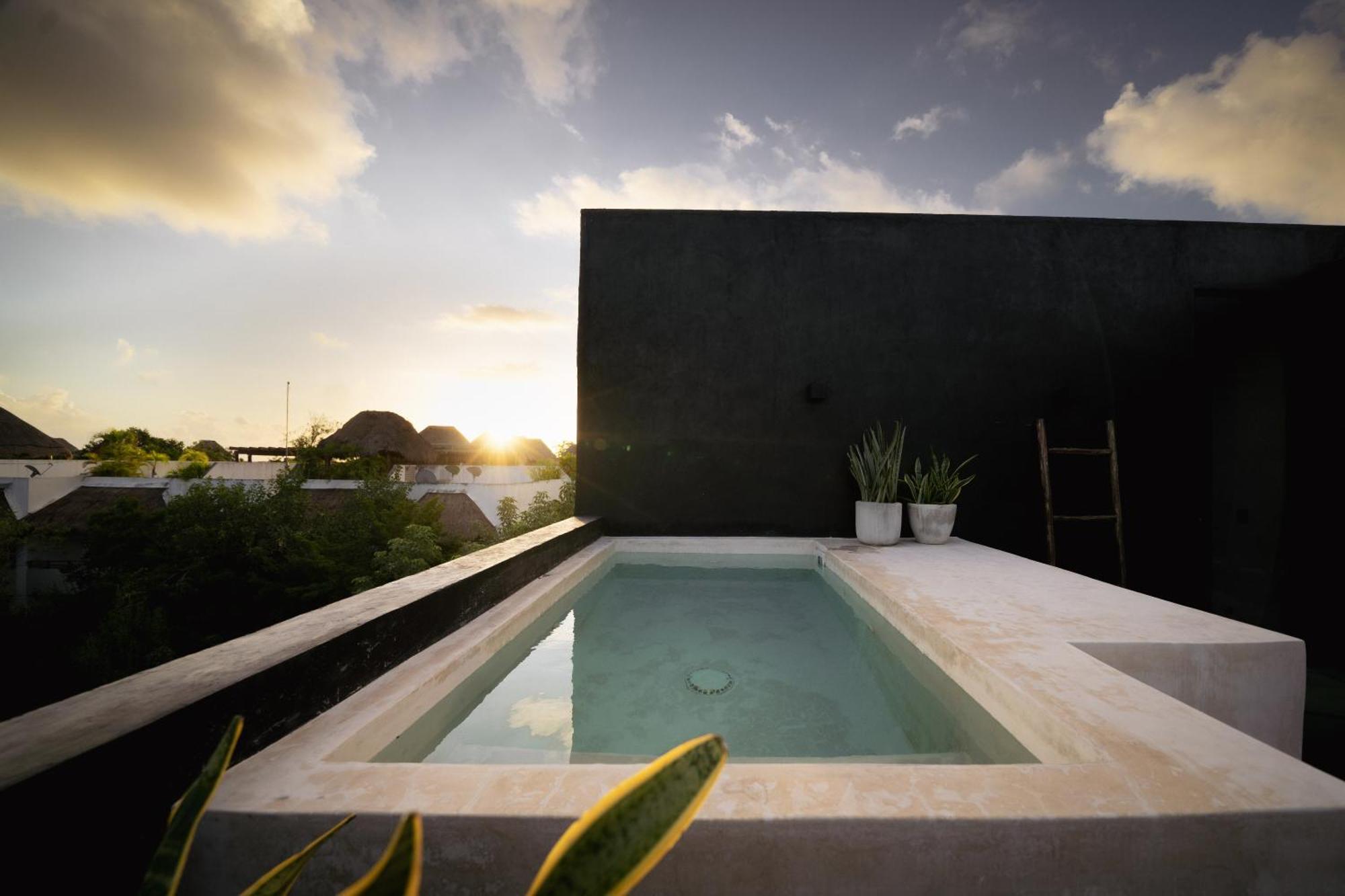 Villa Design Luxury Duo Villas, 24 Pax, 5 Pools & 2 Rooftops, Bbq, Near *