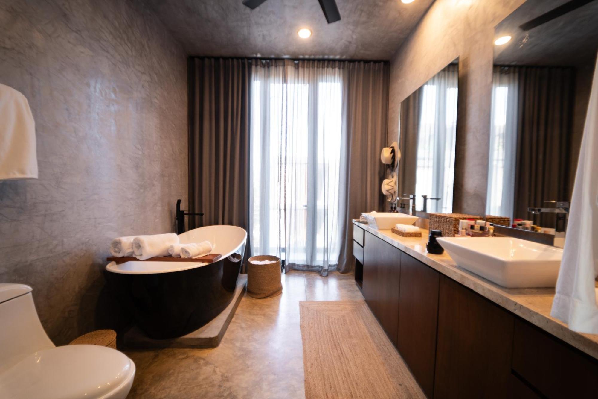 Design Luxury Duo Villas, 24 Pax, 5 Pools & 2 Rooftops, Bbq, Near Villa Tulum