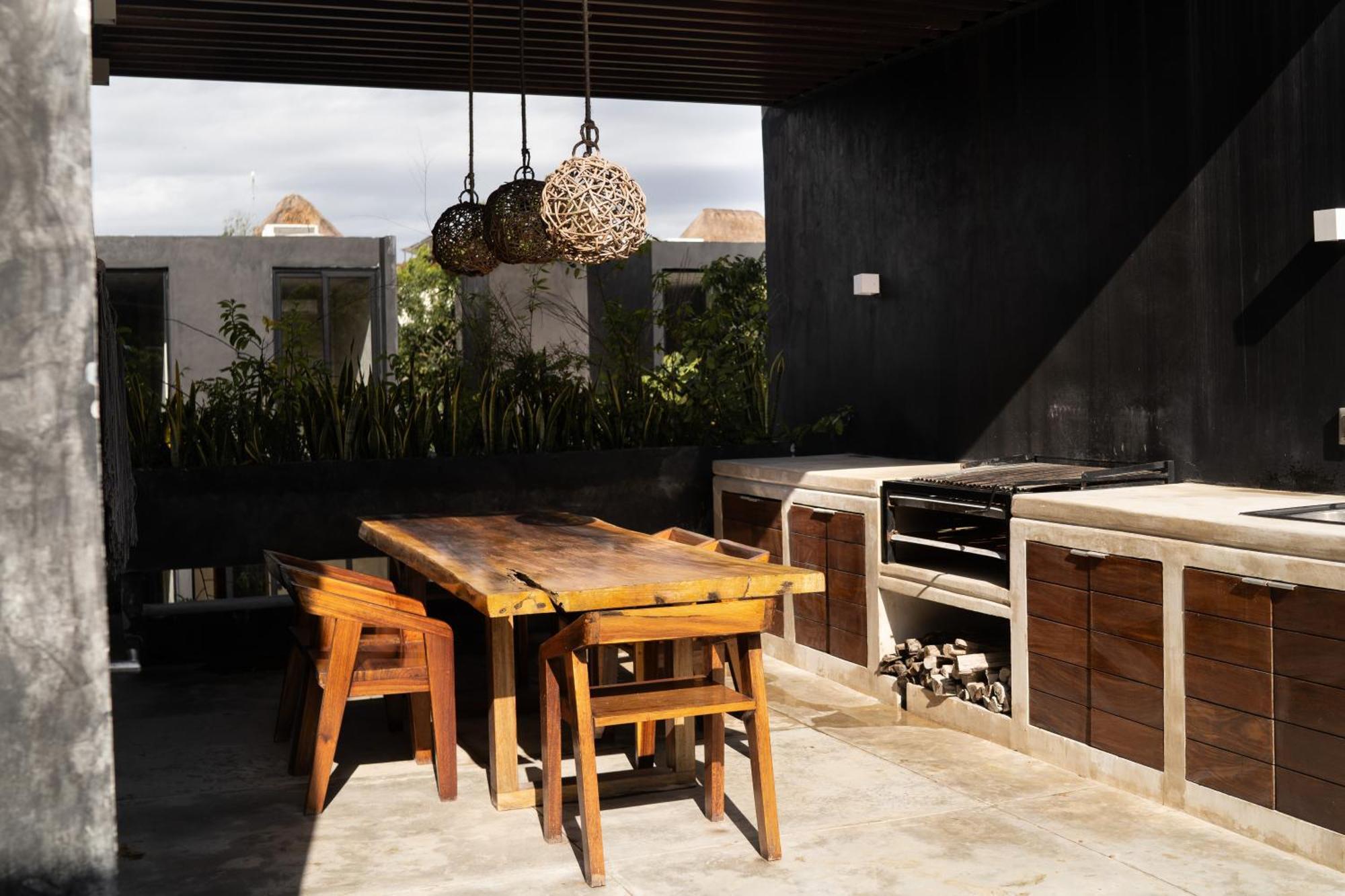 Design Luxury Duo Villas, 24 Pax, 5 Pools & 2 Rooftops, Bbq, Near Villa